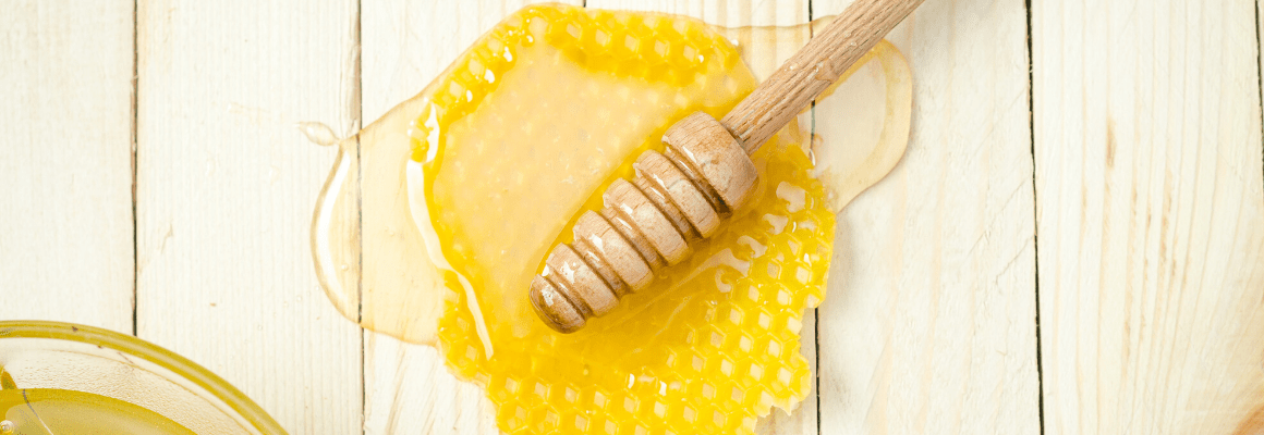 Methylglyoxal in Honey honey on table